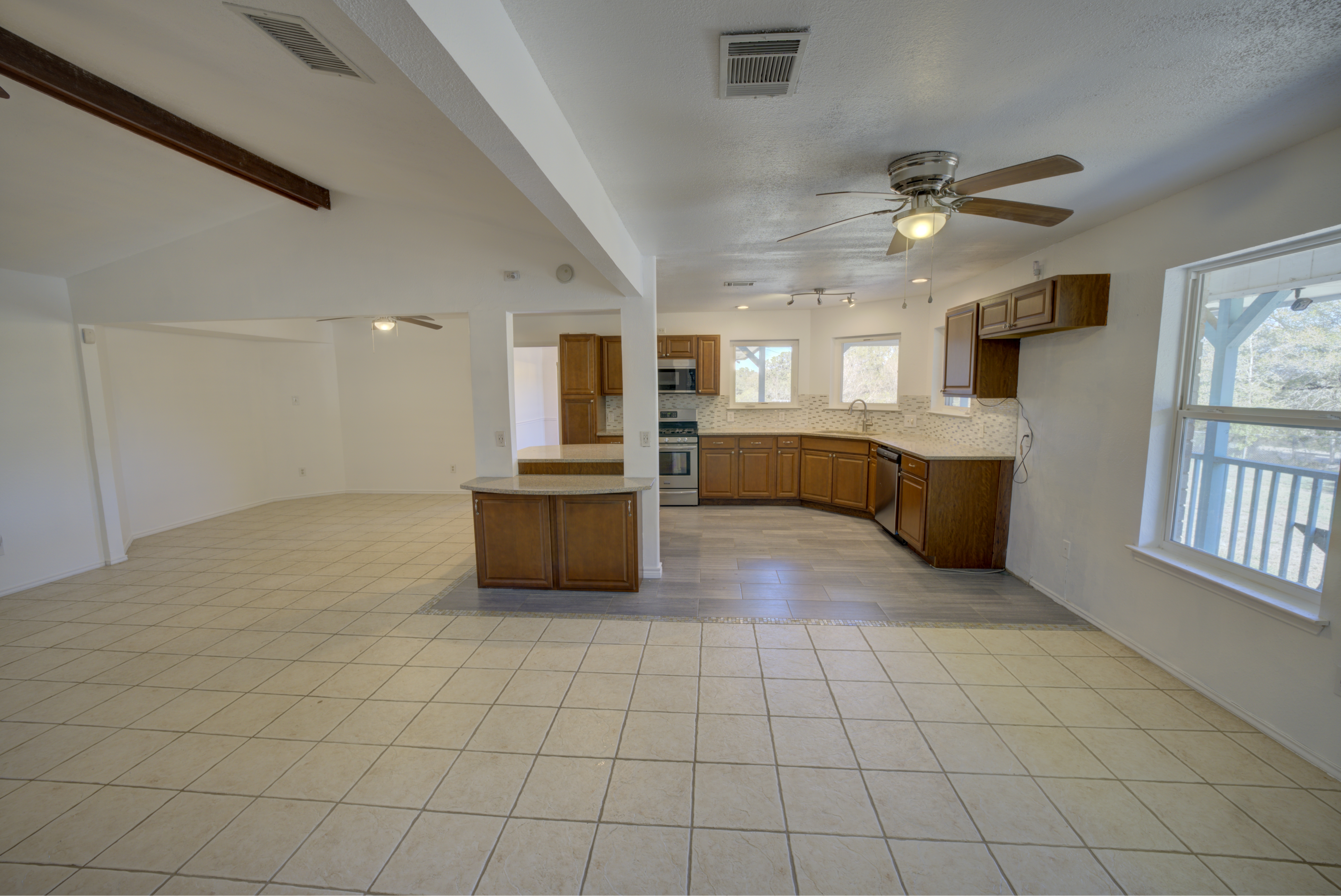 Kitchen and Dining - Photo 2